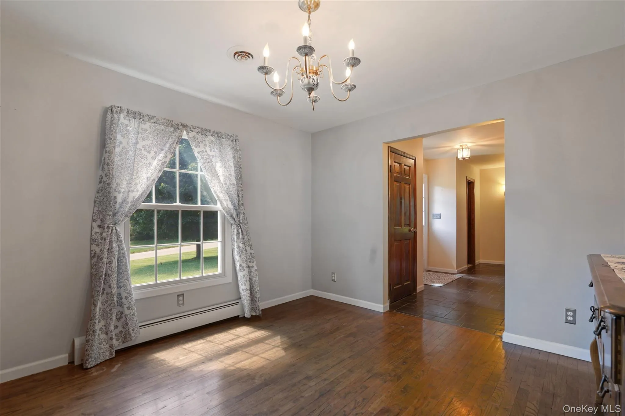 With view to Entrance Foyer. With view to Entrance Foyer.
