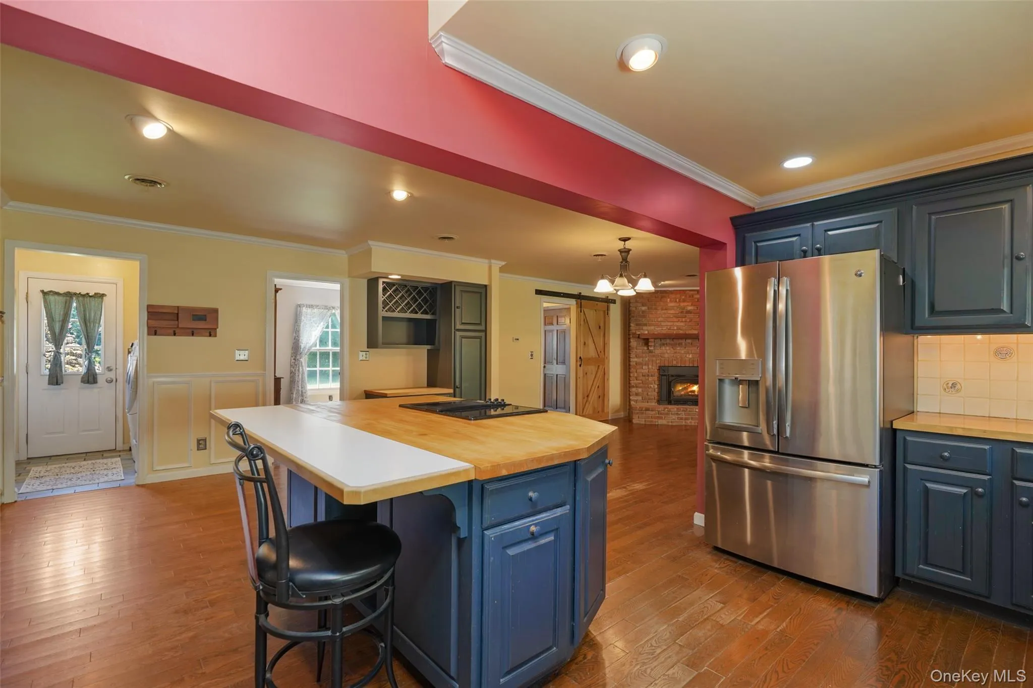 Country Kitchen with large island. Country Kitchen with large island.