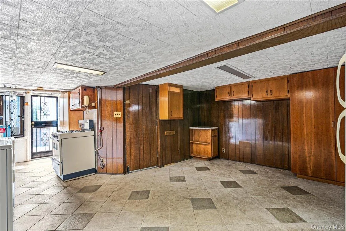 8288 61st Road, New York, NY, 2 Bedrooms Bedrooms, 9 Rooms Rooms,2 BathroomsBathrooms,Residential,For Rent,61st,0,1039660 8288 61st Road, New York, NY, 2 Bedrooms Bedrooms, 9 Rooms Rooms,2 BathroomsBathrooms,Residential,For Rent,61st,0,1039660