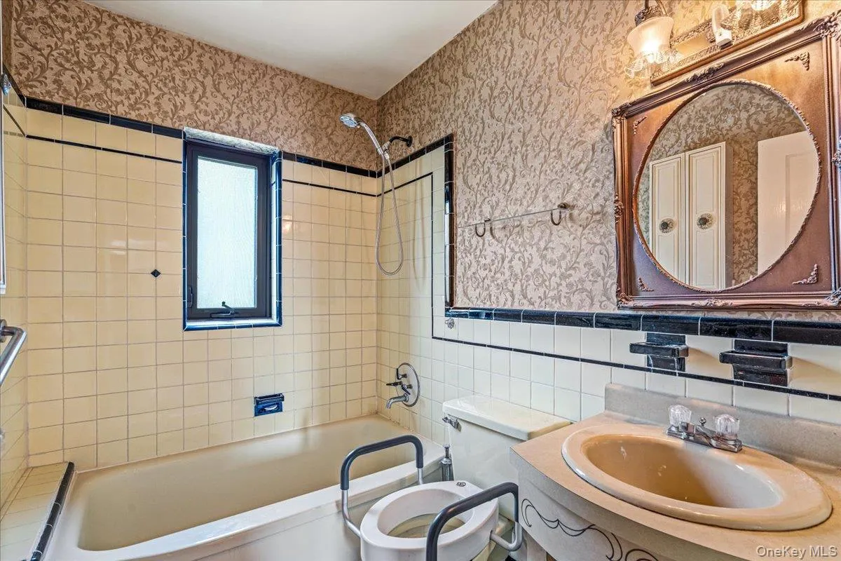 8288 61st Road, New York, NY, 2 Bedrooms Bedrooms, 9 Rooms Rooms,2 BathroomsBathrooms,Residential,For Rent,61st,0,1039660 8288 61st Road, New York, NY, 2 Bedrooms Bedrooms, 9 Rooms Rooms,2 BathroomsBathrooms,Residential,For Rent,61st,0,1039660