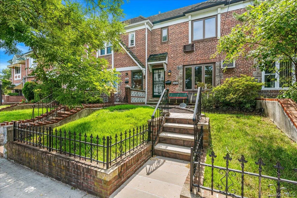 8288 61st Road, New York, NY, 2 Bedrooms Bedrooms, 9 Rooms Rooms,2 BathroomsBathrooms,Residential,For Rent,61st,0,1039660 8288 61st Road, New York, NY, 2 Bedrooms Bedrooms, 9 Rooms Rooms,2 BathroomsBathrooms,Residential,For Rent,61st,0,1039660