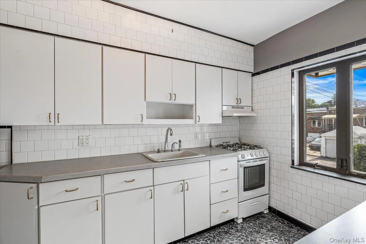 8288 61st Road, New York, NY, 2 Bedrooms Bedrooms, 9 Rooms Rooms,2 BathroomsBathrooms,Residential,For Rent,61st,0,1039660 8288 61st Road, New York, NY, 2 Bedrooms Bedrooms, 9 Rooms Rooms,2 BathroomsBathrooms,Residential,For Rent,61st,0,1039660