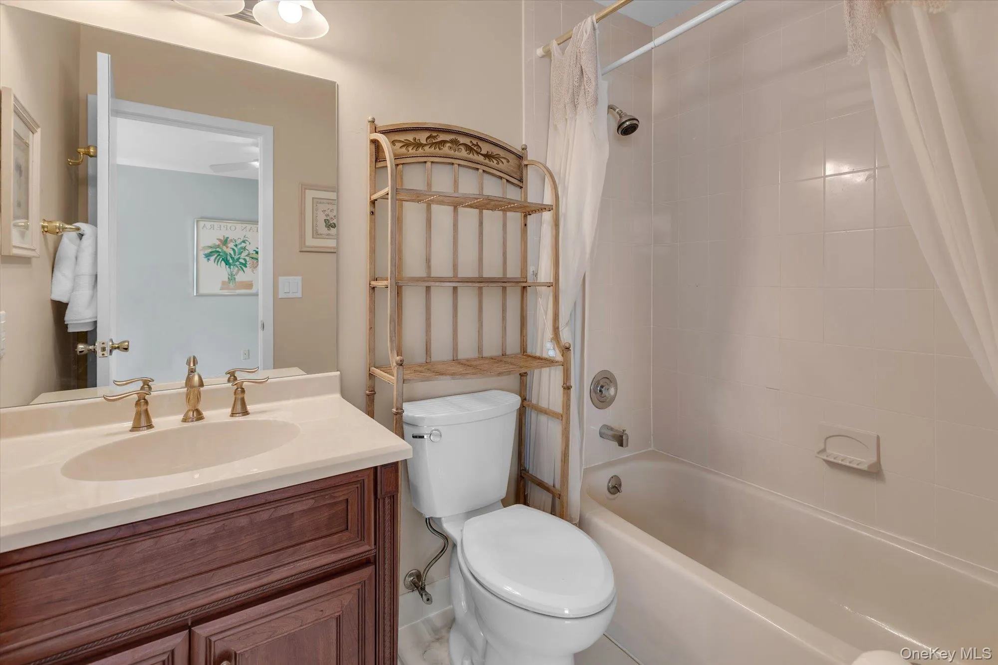11 Lakebridge Drive, Smithtown, NY, 2 Bedrooms Bedrooms, 5 Rooms Rooms,2 BathroomsBathrooms,Residential,For Rent,Lakebridge,0,1039662 11 Lakebridge Drive, Smithtown, NY, 2 Bedrooms Bedrooms, 5 Rooms Rooms,2 BathroomsBathrooms,Residential,For Rent,Lakebridge,0,1039662
