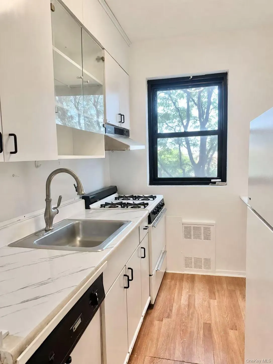 99-60 63rd Road, New York, NY, 2 Bedrooms Bedrooms, 4 Rooms Rooms,1 BathroomBathrooms,Residential,For Rent,63rd,0,1039663 99-60 63rd Road, New York, NY, 2 Bedrooms Bedrooms, 4 Rooms Rooms,1 BathroomBathrooms,Residential,For Rent,63rd,0,1039663
