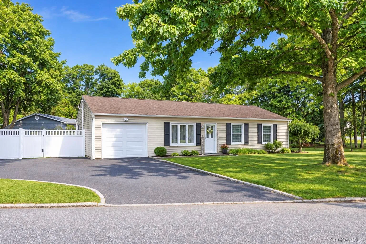 1 Lowell Road, Islip, NY, 3 Bedrooms Bedrooms, 7 Rooms Rooms,1 BathroomBathrooms,Residential,For Rent,Lowell,0,1039664 1 Lowell Road, Islip, NY, 3 Bedrooms Bedrooms, 7 Rooms Rooms,1 BathroomBathrooms,Residential,For Rent,Lowell,0,1039664
