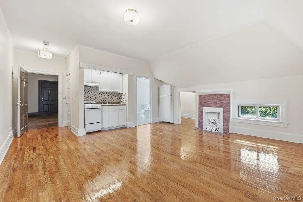 111 Broadway, Greenburgh, NY, 1 Room Rooms,1 BathroomBathrooms,Residential Lease,For Rent,Broadway,0,1039674 111 Broadway, Greenburgh, NY, 1 Room Rooms,1 BathroomBathrooms,Residential Lease,For Rent,Broadway,0,1039674