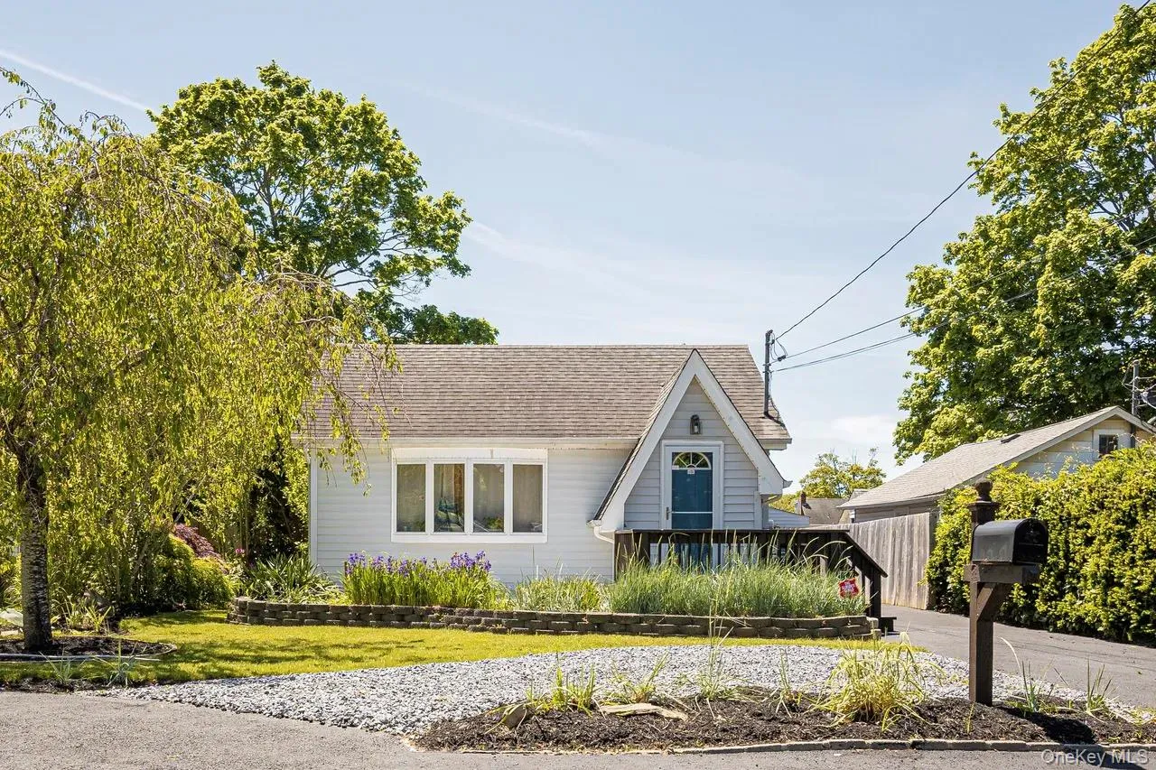 278 Elm Road, Brookhaven, NY, 2 Bedrooms Bedrooms, 4 Rooms Rooms,1 BathroomBathrooms,Residential,For Rent,Elm,0,1039676 278 Elm Road, Brookhaven, NY, 2 Bedrooms Bedrooms, 4 Rooms Rooms,1 BathroomBathrooms,Residential,For Rent,Elm,0,1039676