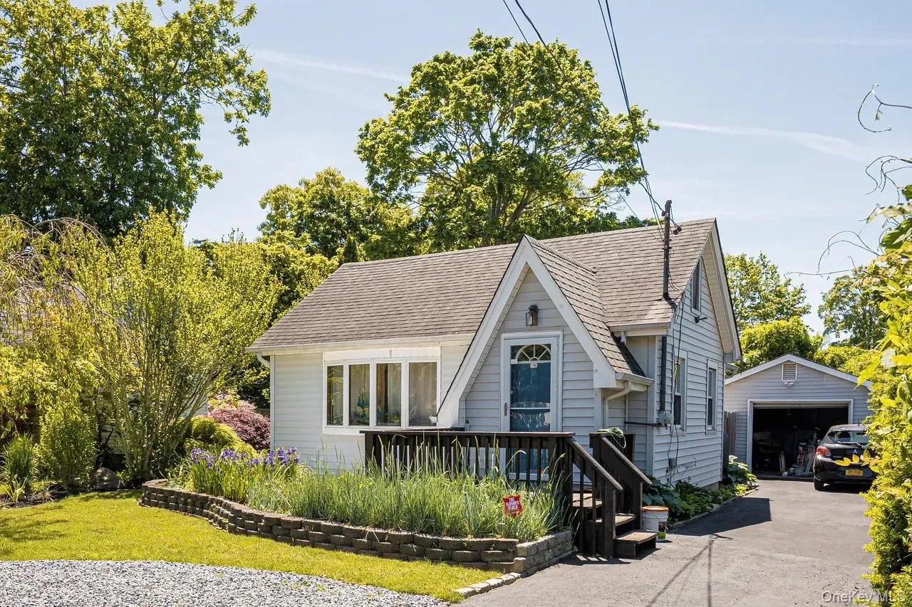 278 Elm Road, Brookhaven, NY, 2 Bedrooms Bedrooms, 4 Rooms Rooms,1 BathroomBathrooms,Residential,For Rent,Elm,0,1039676 278 Elm Road, Brookhaven, NY, 2 Bedrooms Bedrooms, 4 Rooms Rooms,1 BathroomBathrooms,Residential,For Rent,Elm,0,1039676