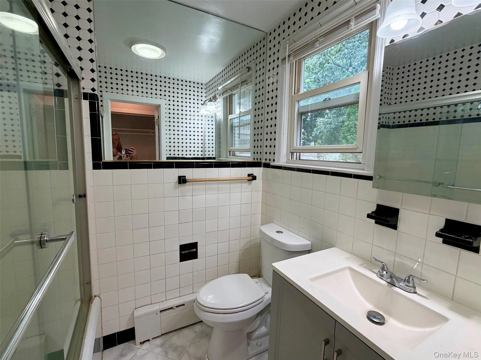 100 Earle Avenue, Hempstead, NY, 4 Bedrooms Bedrooms, 7 Rooms Rooms,1 BathroomBathrooms,Residential Lease,For Rent,Earle,0,1039678 100 Earle Avenue, Hempstead, NY, 4 Bedrooms Bedrooms, 7 Rooms Rooms,1 BathroomBathrooms,Residential Lease,For Rent,Earle,0,1039678
