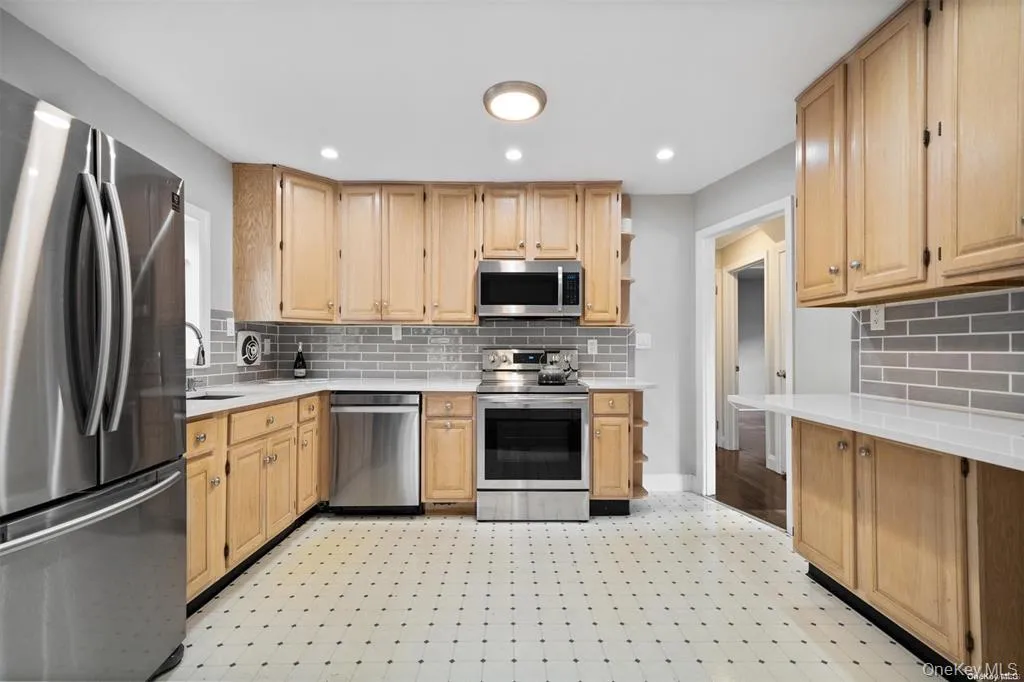 228 Oakwood Road, Huntington, NY, 4 Bedrooms Bedrooms, 7 Rooms Rooms,2 BathroomsBathrooms,Residential Lease,For Rent,Oakwood,0,1039682 228 Oakwood Road, Huntington, NY, 4 Bedrooms Bedrooms, 7 Rooms Rooms,2 BathroomsBathrooms,Residential Lease,For Rent,Oakwood,0,1039682