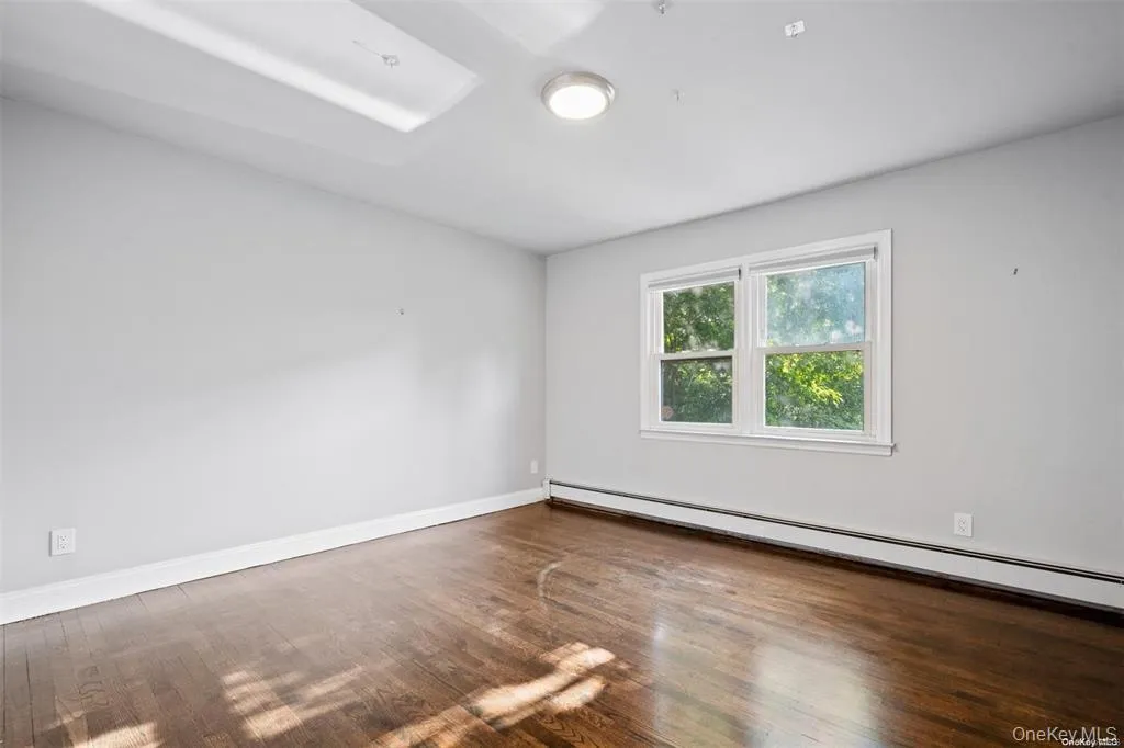 228 Oakwood Road, Huntington, NY, 4 Bedrooms Bedrooms, 7 Rooms Rooms,2 BathroomsBathrooms,Residential Lease,For Rent,Oakwood,0,1039682 228 Oakwood Road, Huntington, NY, 4 Bedrooms Bedrooms, 7 Rooms Rooms,2 BathroomsBathrooms,Residential Lease,For Rent,Oakwood,0,1039682