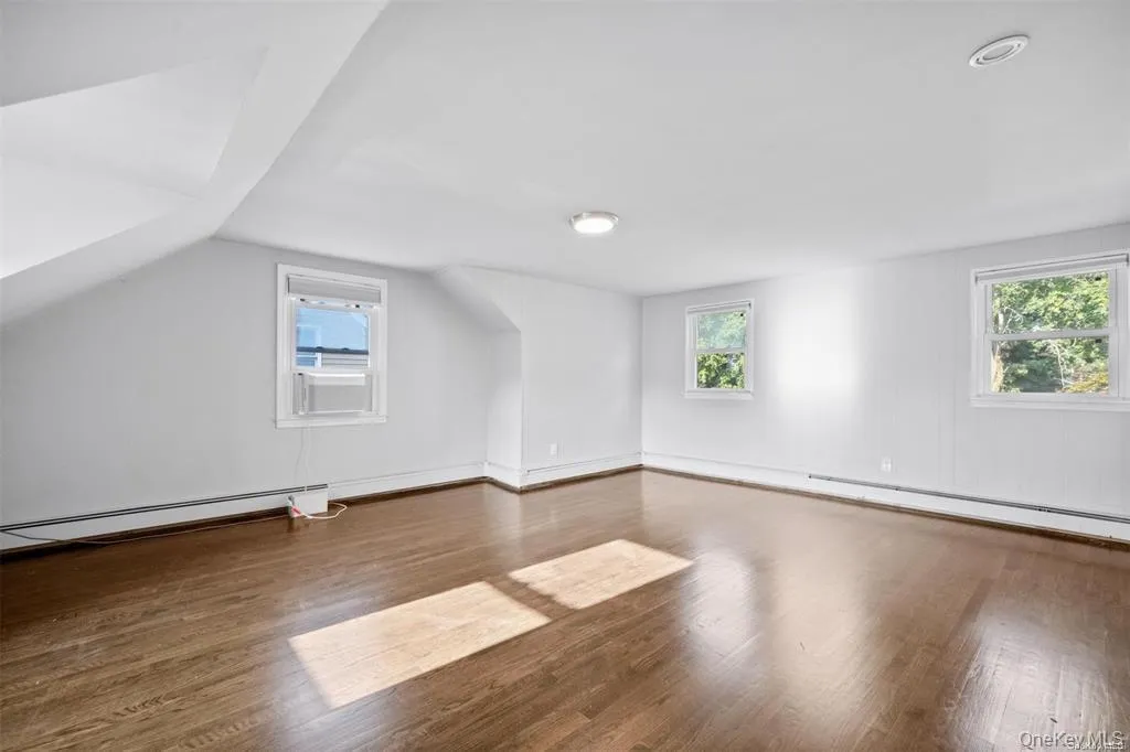 228 Oakwood Road, Huntington, NY, 4 Bedrooms Bedrooms, 7 Rooms Rooms,2 BathroomsBathrooms,Residential Lease,For Rent,Oakwood,0,1039682 228 Oakwood Road, Huntington, NY, 4 Bedrooms Bedrooms, 7 Rooms Rooms,2 BathroomsBathrooms,Residential Lease,For Rent,Oakwood,0,1039682