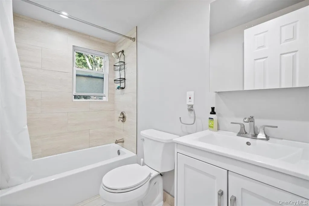 228 Oakwood Road, Huntington, NY, 4 Bedrooms Bedrooms, 7 Rooms Rooms,2 BathroomsBathrooms,Residential Lease,For Rent,Oakwood,0,1039682 228 Oakwood Road, Huntington, NY, 4 Bedrooms Bedrooms, 7 Rooms Rooms,2 BathroomsBathrooms,Residential Lease,For Rent,Oakwood,0,1039682