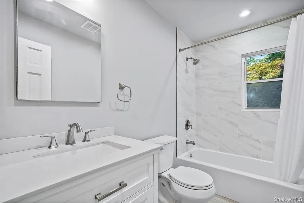 228 Oakwood Road, Huntington, NY, 4 Bedrooms Bedrooms, 7 Rooms Rooms,2 BathroomsBathrooms,Residential Lease,For Rent,Oakwood,0,1039682 228 Oakwood Road, Huntington, NY, 4 Bedrooms Bedrooms, 7 Rooms Rooms,2 BathroomsBathrooms,Residential Lease,For Rent,Oakwood,0,1039682