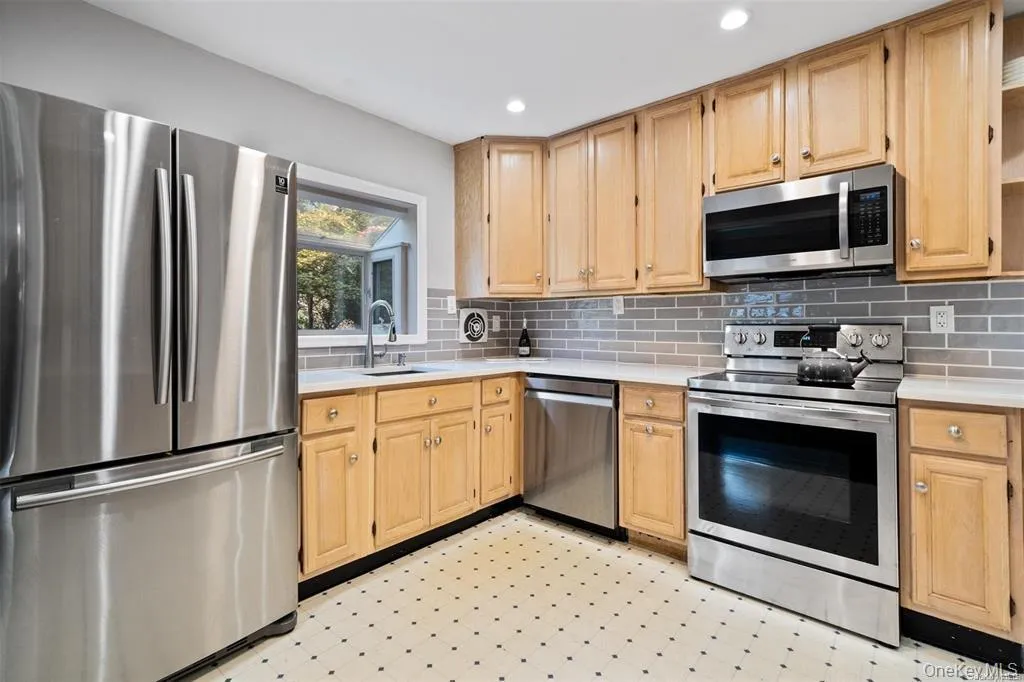 228 Oakwood Road, Huntington, NY, 4 Bedrooms Bedrooms, 7 Rooms Rooms,2 BathroomsBathrooms,Residential Lease,For Rent,Oakwood,0,1039682 228 Oakwood Road, Huntington, NY, 4 Bedrooms Bedrooms, 7 Rooms Rooms,2 BathroomsBathrooms,Residential Lease,For Rent,Oakwood,0,1039682
