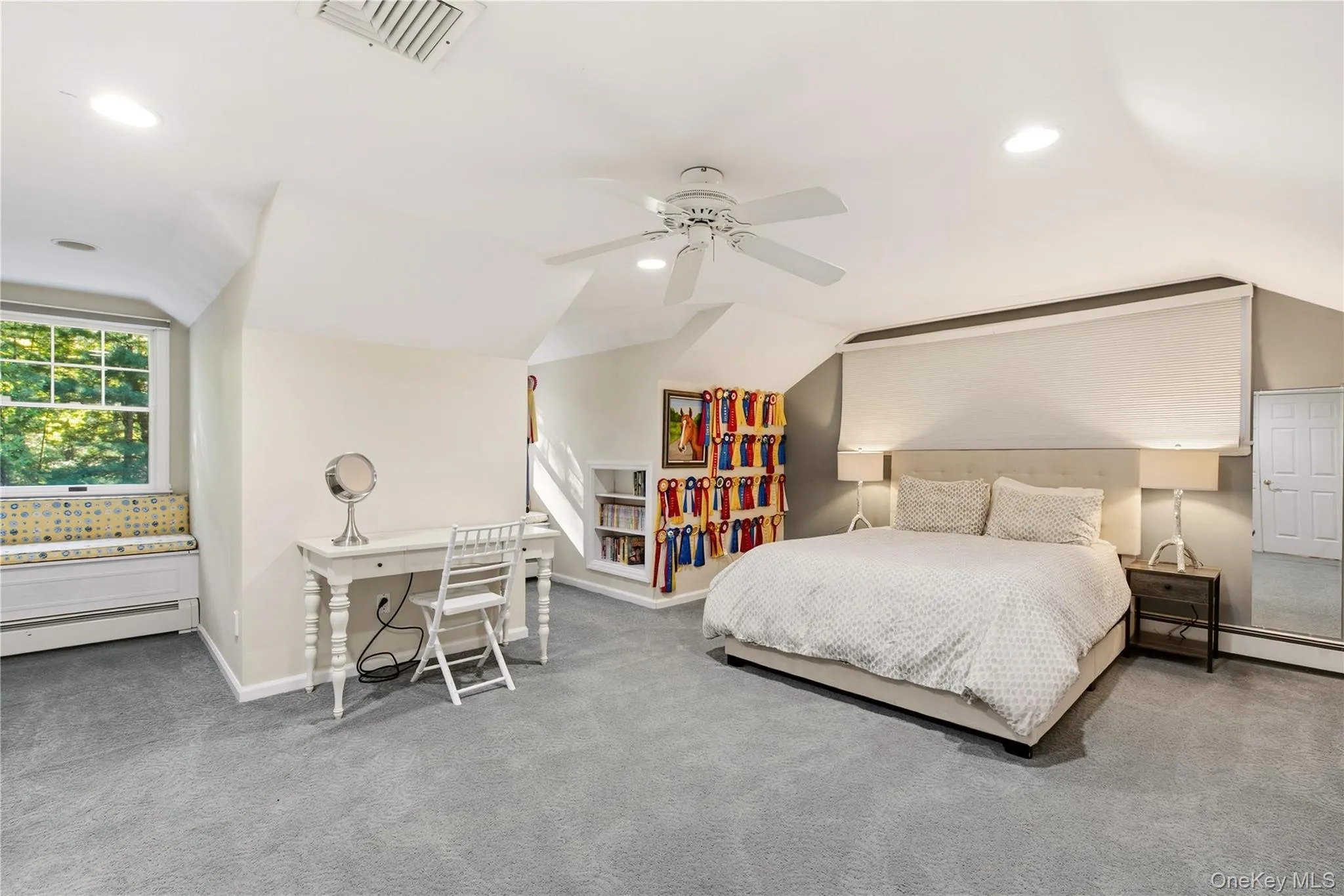 2nd floor Oversized Bedroom 2nd floor Oversized Bedroom