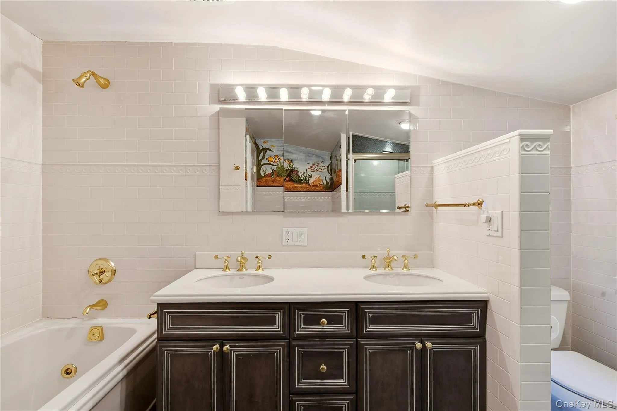 2nd floor Full Bathroom 2nd floor Full Bathroom