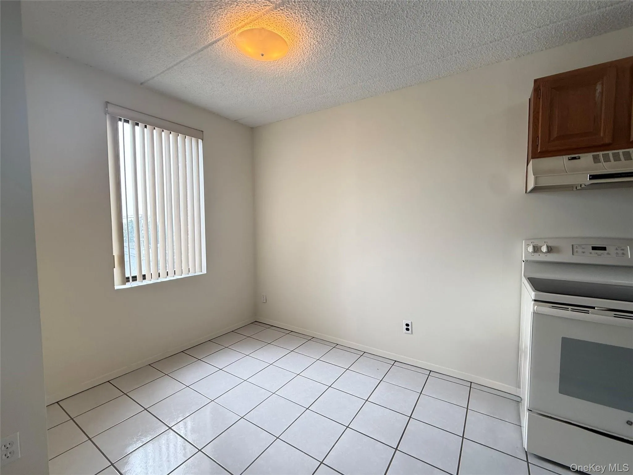 175 Maple Avenue, North Hempstead, NY, 1 Bedroom Bedrooms, 3 Rooms Rooms,1 BathroomBathrooms,Residential Lease,For Rent,Maple,0,1039690 175 Maple Avenue, North Hempstead, NY, 1 Bedroom Bedrooms, 3 Rooms Rooms,1 BathroomBathrooms,Residential Lease,For Rent,Maple,0,1039690