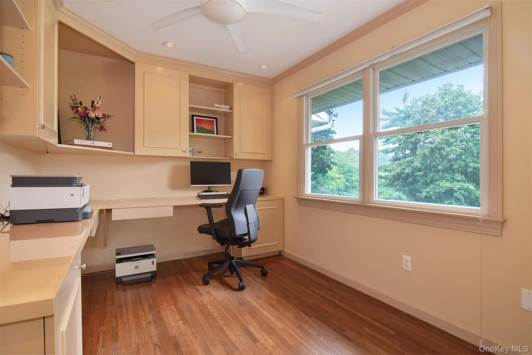 Bedroom/Office Bedroom/Office