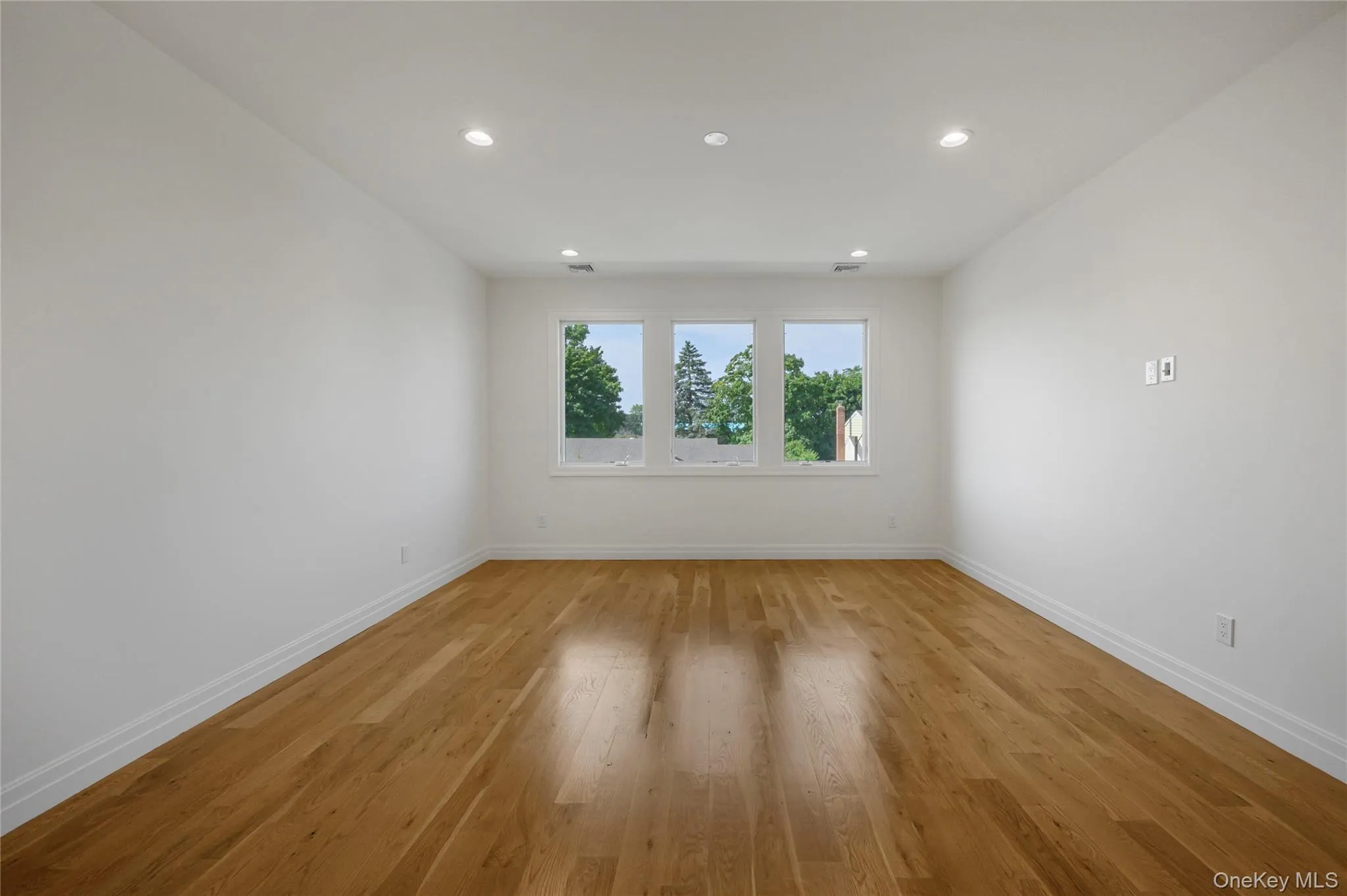 7 Rosewood Place, Oyster Bay, NY, 5 Bedrooms Bedrooms, 8 Rooms Rooms,3 BathroomsBathrooms,Residential,For Rent,Rosewood,0,1039696 7 Rosewood Place, Oyster Bay, NY, 5 Bedrooms Bedrooms, 8 Rooms Rooms,3 BathroomsBathrooms,Residential,For Rent,Rosewood,0,1039696