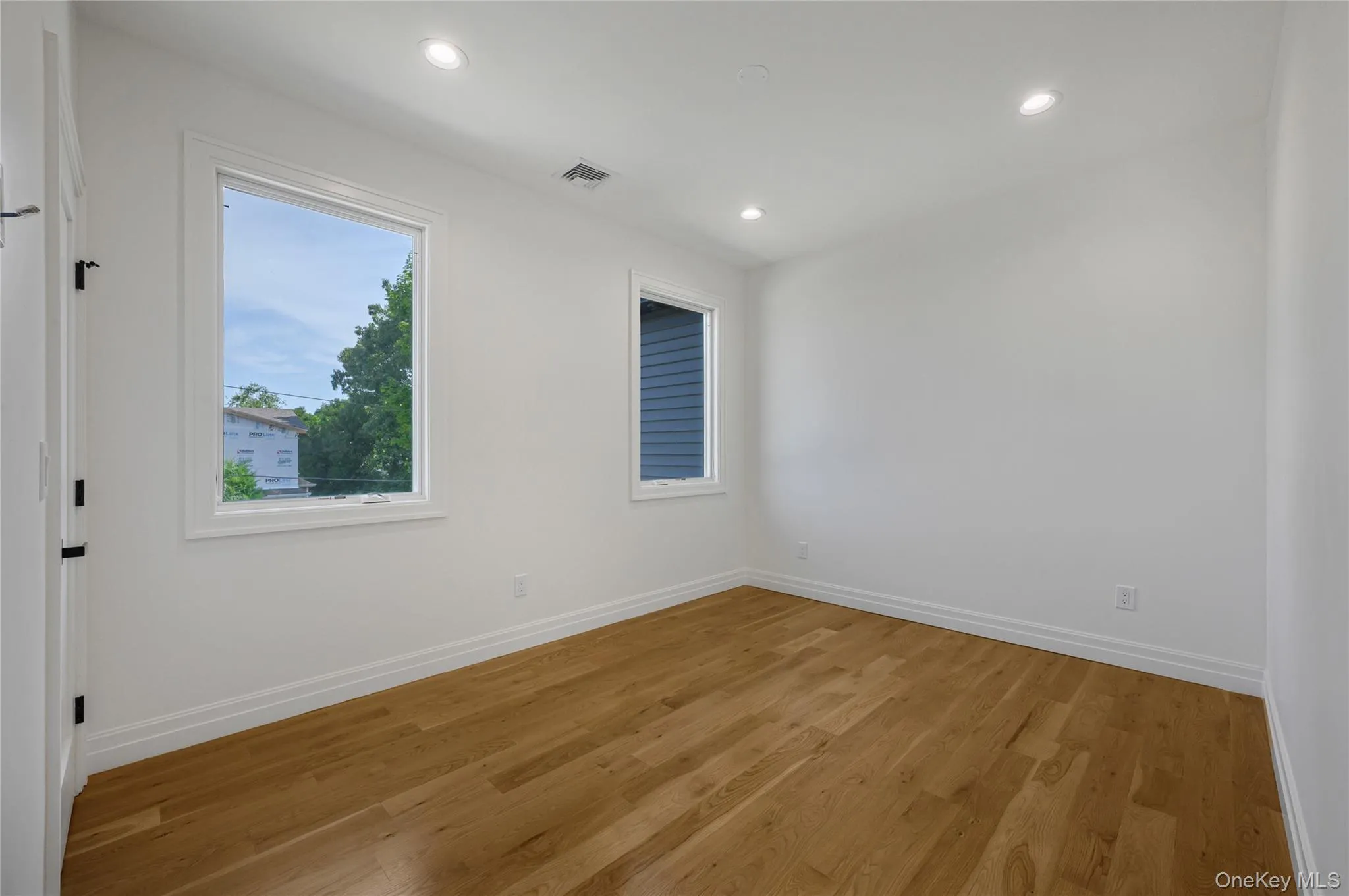 7 Rosewood Place, Oyster Bay, NY, 5 Bedrooms Bedrooms, 8 Rooms Rooms,3 BathroomsBathrooms,Residential,For Rent,Rosewood,0,1039696 7 Rosewood Place, Oyster Bay, NY, 5 Bedrooms Bedrooms, 8 Rooms Rooms,3 BathroomsBathrooms,Residential,For Rent,Rosewood,0,1039696