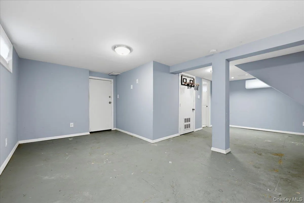 100 Spruce Street, Hempstead, NY, 4 Bedrooms Bedrooms, 7 Rooms Rooms,3 BathroomsBathrooms,Residential,For Rent,Spruce,0,1039713 100 Spruce Street, Hempstead, NY, 4 Bedrooms Bedrooms, 7 Rooms Rooms,3 BathroomsBathrooms,Residential,For Rent,Spruce,0,1039713