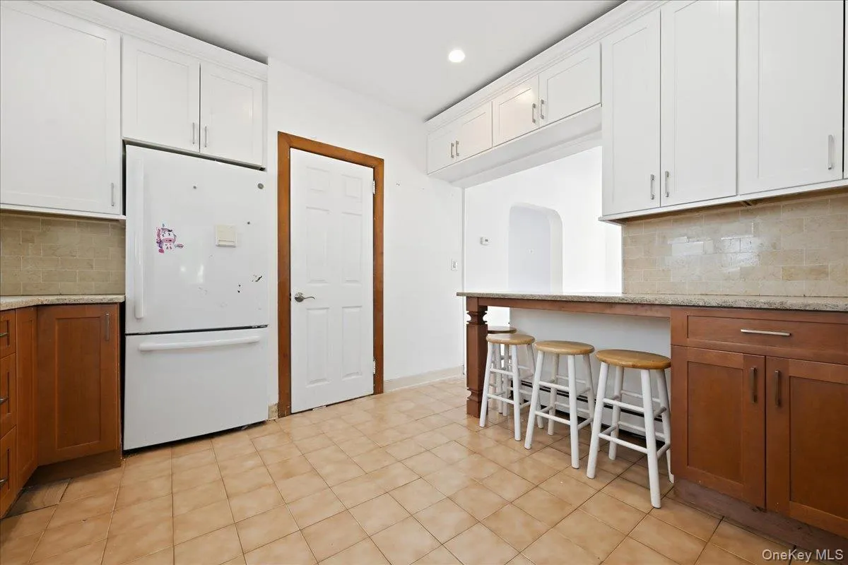 100 Spruce Street, Hempstead, NY, 4 Bedrooms Bedrooms, 7 Rooms Rooms,3 BathroomsBathrooms,Residential,For Rent,Spruce,0,1039713 100 Spruce Street, Hempstead, NY, 4 Bedrooms Bedrooms, 7 Rooms Rooms,3 BathroomsBathrooms,Residential,For Rent,Spruce,0,1039713