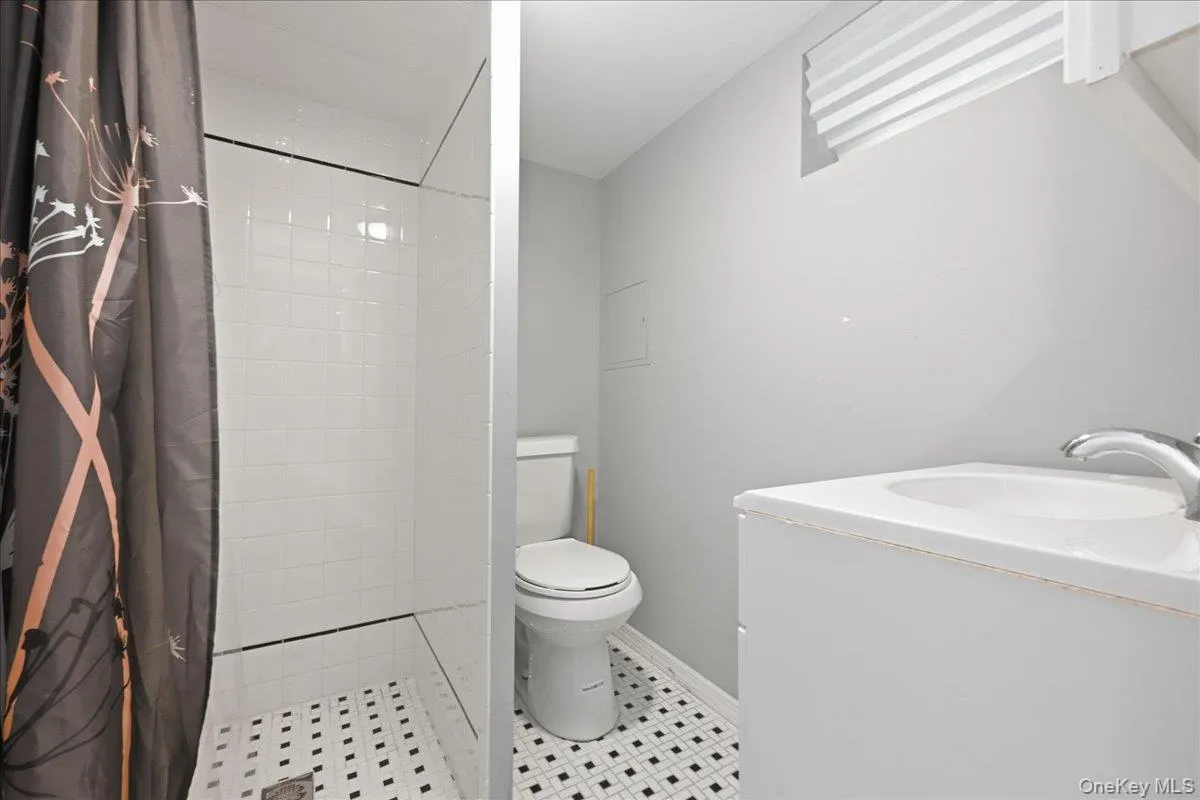 100 Spruce Street, Hempstead, NY, 4 Bedrooms Bedrooms, 7 Rooms Rooms,3 BathroomsBathrooms,Residential,For Rent,Spruce,0,1039713 100 Spruce Street, Hempstead, NY, 4 Bedrooms Bedrooms, 7 Rooms Rooms,3 BathroomsBathrooms,Residential,For Rent,Spruce,0,1039713