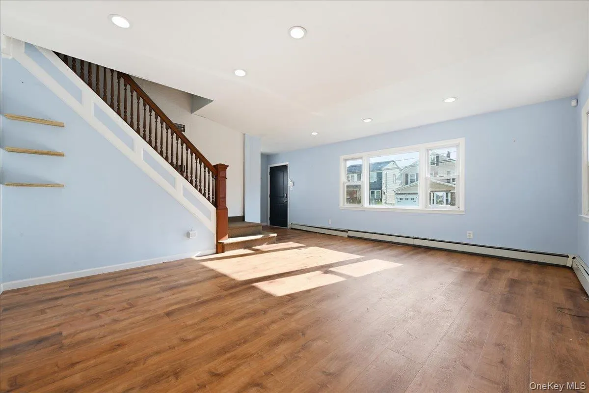 100 Spruce Street, Hempstead, NY, 4 Bedrooms Bedrooms, 7 Rooms Rooms,3 BathroomsBathrooms,Residential,For Rent,Spruce,0,1039713 100 Spruce Street, Hempstead, NY, 4 Bedrooms Bedrooms, 7 Rooms Rooms,3 BathroomsBathrooms,Residential,For Rent,Spruce,0,1039713
