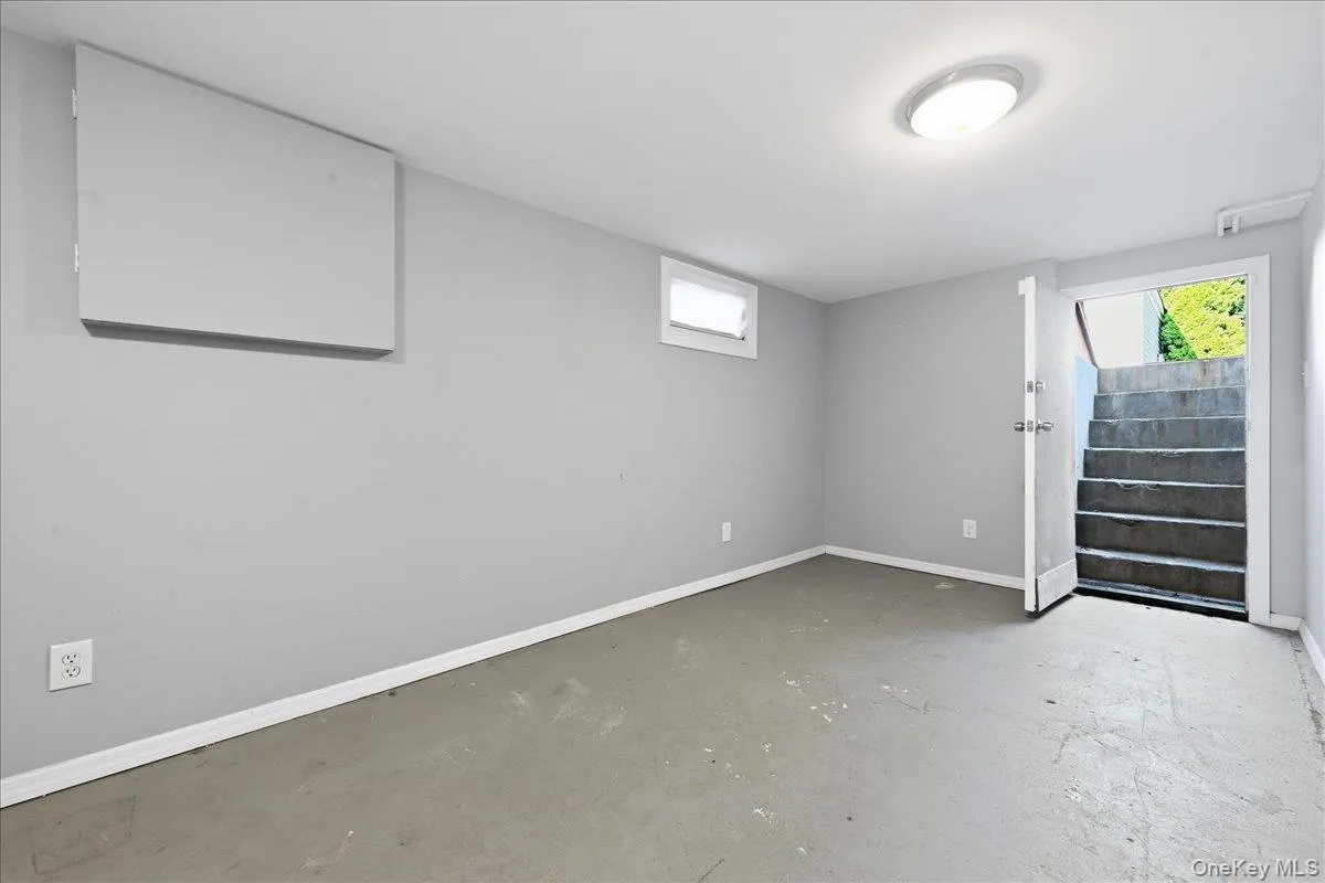 100 Spruce Street, Hempstead, NY, 4 Bedrooms Bedrooms, 7 Rooms Rooms,3 BathroomsBathrooms,Residential,For Rent,Spruce,0,1039713 100 Spruce Street, Hempstead, NY, 4 Bedrooms Bedrooms, 7 Rooms Rooms,3 BathroomsBathrooms,Residential,For Rent,Spruce,0,1039713
