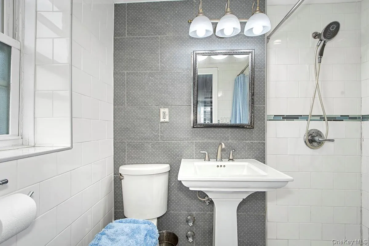 709 Warburton Avenue, Yonkers, NY, 2 Bedrooms Bedrooms, 4 Rooms Rooms,2 BathroomsBathrooms,Residential,For Rent,Warburton,0,1039728 709 Warburton Avenue, Yonkers, NY, 2 Bedrooms Bedrooms, 4 Rooms Rooms,2 BathroomsBathrooms,Residential,For Rent,Warburton,0,1039728