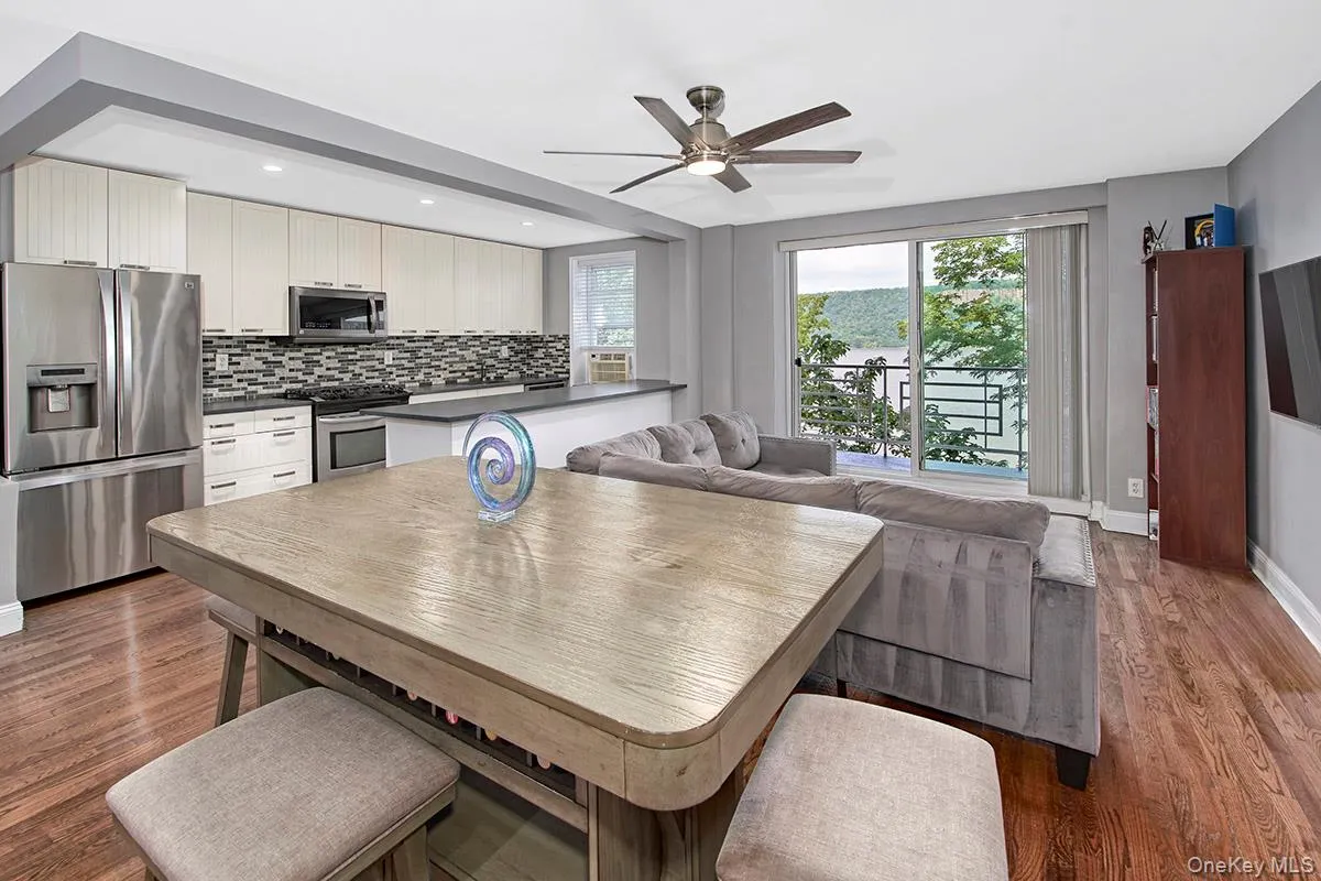 709 Warburton Avenue, Yonkers, NY, 2 Bedrooms Bedrooms, 4 Rooms Rooms,2 BathroomsBathrooms,Residential,For Rent,Warburton,0,1039728 709 Warburton Avenue, Yonkers, NY, 2 Bedrooms Bedrooms, 4 Rooms Rooms,2 BathroomsBathrooms,Residential,For Rent,Warburton,0,1039728