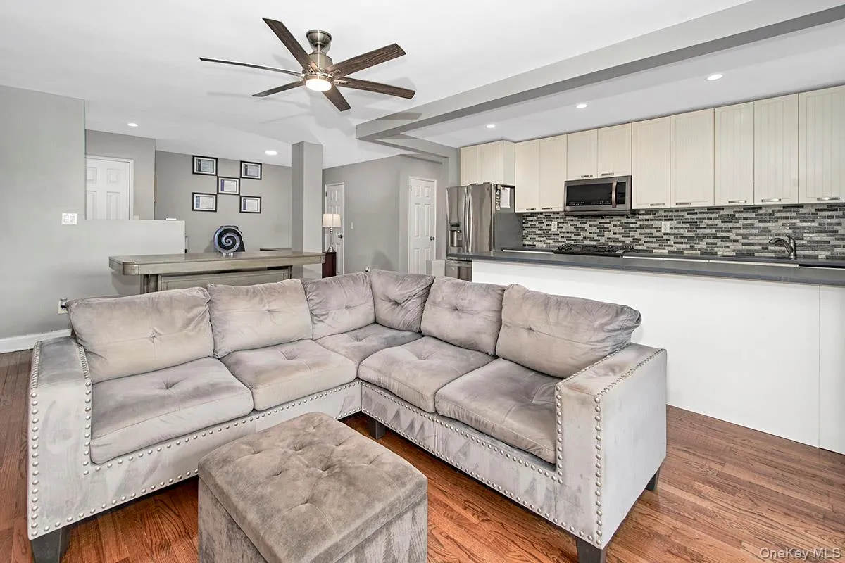 709 Warburton Avenue, Yonkers, NY, 2 Bedrooms Bedrooms, 4 Rooms Rooms,2 BathroomsBathrooms,Residential,For Rent,Warburton,0,1039728 709 Warburton Avenue, Yonkers, NY, 2 Bedrooms Bedrooms, 4 Rooms Rooms,2 BathroomsBathrooms,Residential,For Rent,Warburton,0,1039728