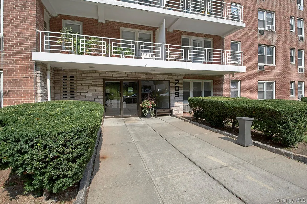 709 Warburton Avenue, Yonkers, NY, 2 Bedrooms Bedrooms, 4 Rooms Rooms,2 BathroomsBathrooms,Residential,For Rent,Warburton,0,1039728 709 Warburton Avenue, Yonkers, NY, 2 Bedrooms Bedrooms, 4 Rooms Rooms,2 BathroomsBathrooms,Residential,For Rent,Warburton,0,1039728