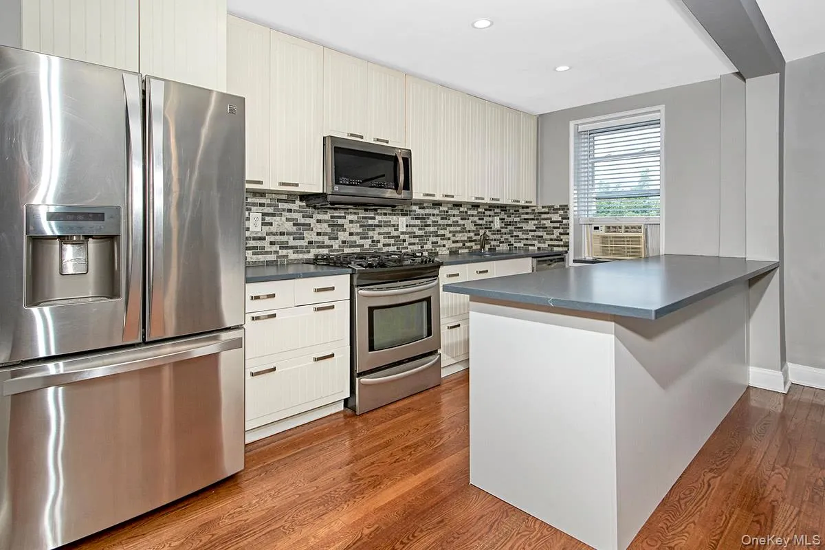 709 Warburton Avenue, Yonkers, NY, 2 Bedrooms Bedrooms, 4 Rooms Rooms,2 BathroomsBathrooms,Residential,For Rent,Warburton,0,1039728 709 Warburton Avenue, Yonkers, NY, 2 Bedrooms Bedrooms, 4 Rooms Rooms,2 BathroomsBathrooms,Residential,For Rent,Warburton,0,1039728