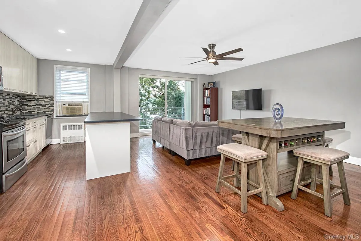 709 Warburton Avenue, Yonkers, NY, 2 Bedrooms Bedrooms, 4 Rooms Rooms,2 BathroomsBathrooms,Residential,For Rent,Warburton,0,1039728 709 Warburton Avenue, Yonkers, NY, 2 Bedrooms Bedrooms, 4 Rooms Rooms,2 BathroomsBathrooms,Residential,For Rent,Warburton,0,1039728