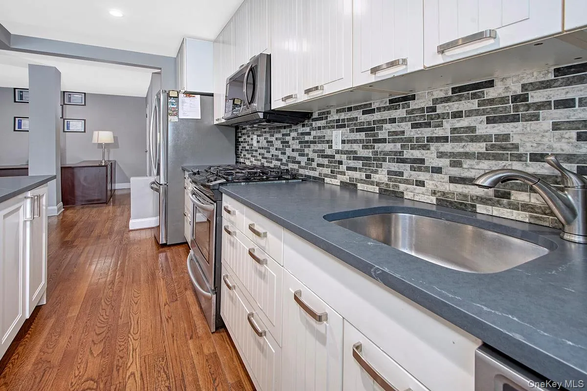 709 Warburton Avenue, Yonkers, NY, 2 Bedrooms Bedrooms, 4 Rooms Rooms,2 BathroomsBathrooms,Residential,For Rent,Warburton,0,1039728 709 Warburton Avenue, Yonkers, NY, 2 Bedrooms Bedrooms, 4 Rooms Rooms,2 BathroomsBathrooms,Residential,For Rent,Warburton,0,1039728