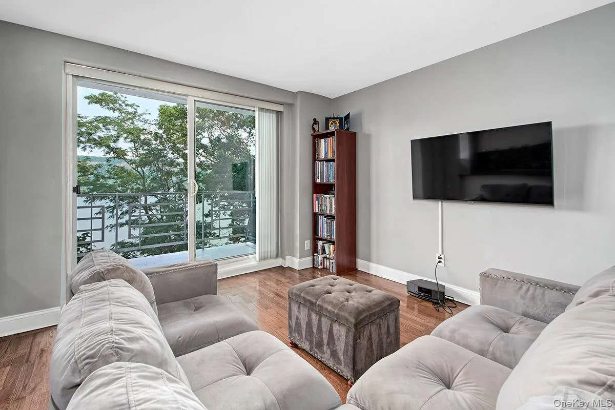 709 Warburton Avenue, Yonkers, NY, 2 Bedrooms Bedrooms, 4 Rooms Rooms,2 BathroomsBathrooms,Residential,For Rent,Warburton,0,1039728 709 Warburton Avenue, Yonkers, NY, 2 Bedrooms Bedrooms, 4 Rooms Rooms,2 BathroomsBathrooms,Residential,For Rent,Warburton,0,1039728