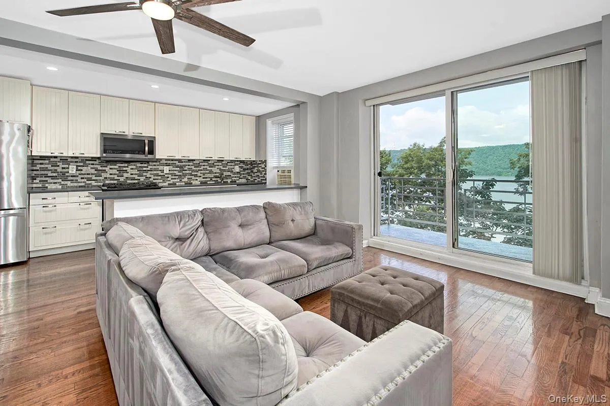 709 Warburton Avenue, Yonkers, NY, 2 Bedrooms Bedrooms, 4 Rooms Rooms,2 BathroomsBathrooms,Residential,For Rent,Warburton,0,1039728 709 Warburton Avenue, Yonkers, NY, 2 Bedrooms Bedrooms, 4 Rooms Rooms,2 BathroomsBathrooms,Residential,For Rent,Warburton,0,1039728