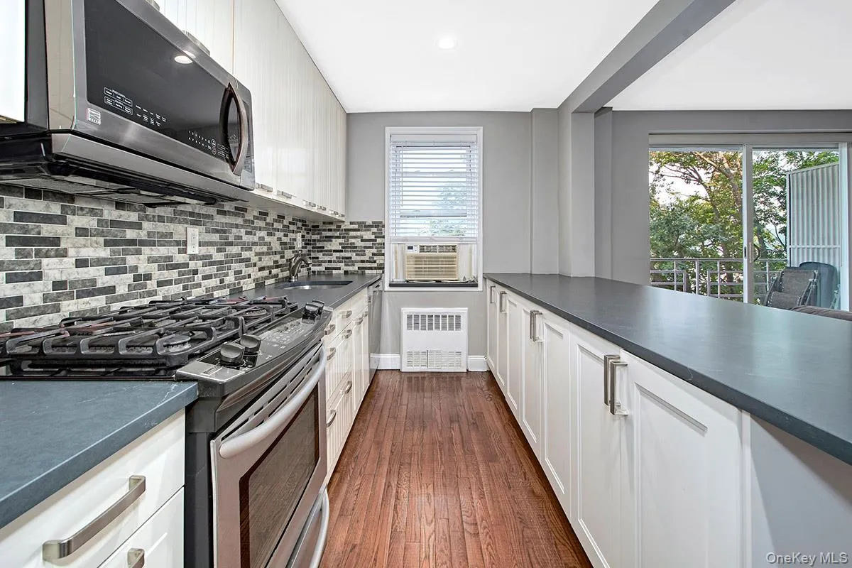 709 Warburton Avenue, Yonkers, NY, 2 Bedrooms Bedrooms, 4 Rooms Rooms,2 BathroomsBathrooms,Residential,For Rent,Warburton,0,1039728 709 Warburton Avenue, Yonkers, NY, 2 Bedrooms Bedrooms, 4 Rooms Rooms,2 BathroomsBathrooms,Residential,For Rent,Warburton,0,1039728