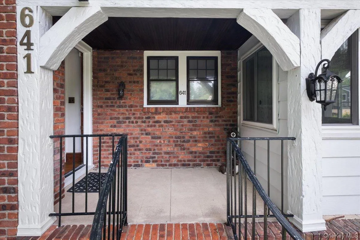 Welcoming Front Porch Welcoming Front Porch