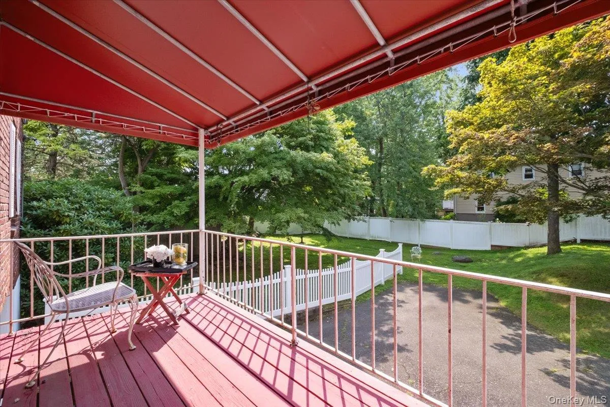 Deck off the Kitchen Deck off the Kitchen