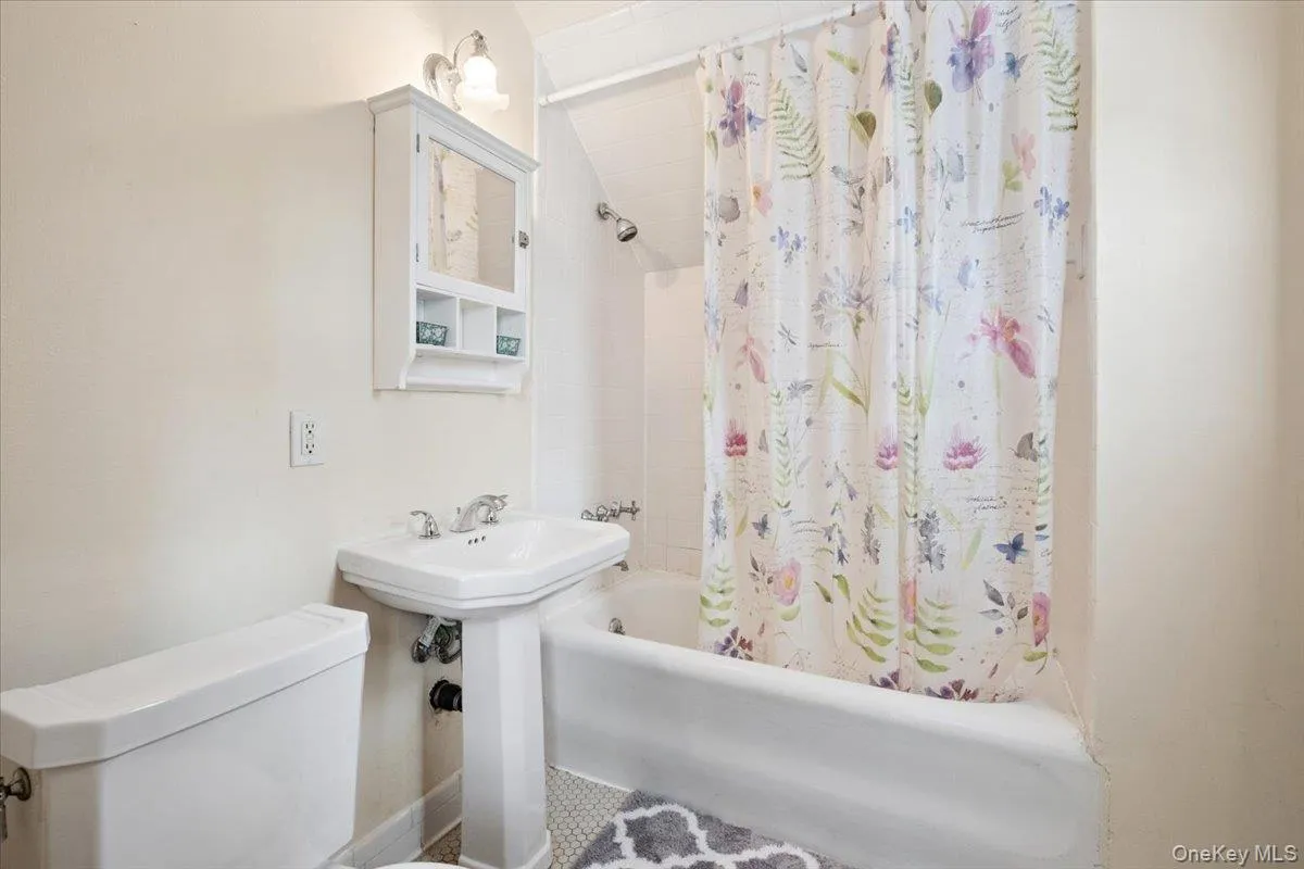 Second-Floor Full Bath Second-Floor Full Bath
