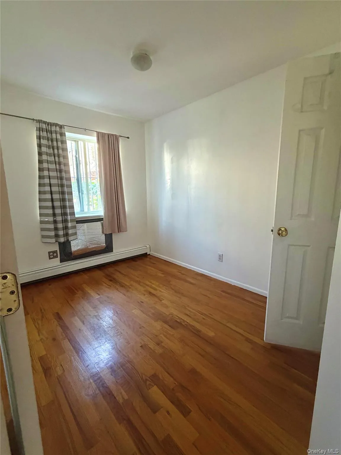 4370 160th Street, New York, NY, 2 Bedrooms Bedrooms, 6 Rooms Rooms,1 BathroomBathrooms,Residential Lease,For Rent,160th,0,1039731 4370 160th Street, New York, NY, 2 Bedrooms Bedrooms, 6 Rooms Rooms,1 BathroomBathrooms,Residential Lease,For Rent,160th,0,1039731
