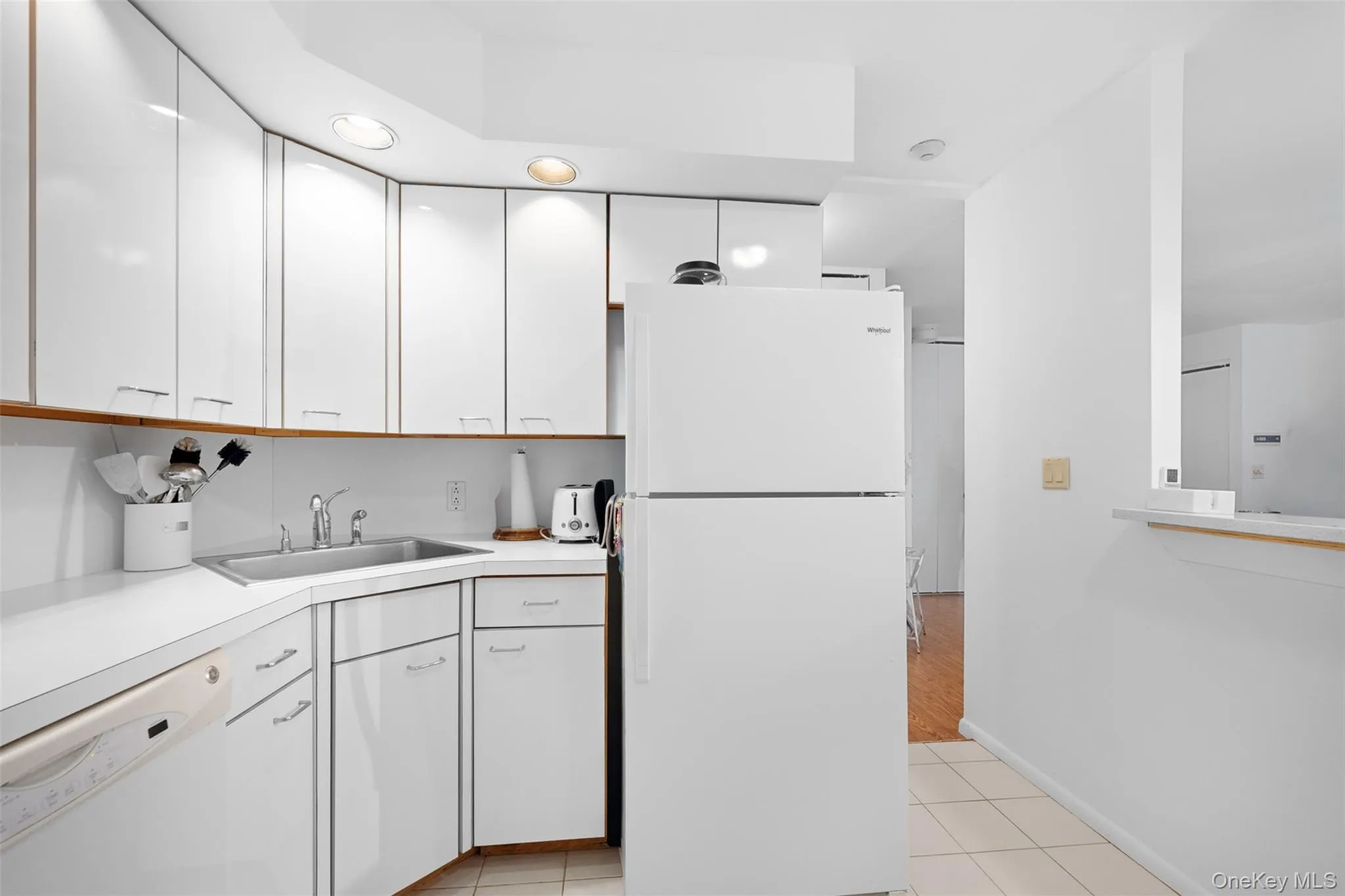 141 Great Neck Road, North Hempstead, NY, 2 Bedrooms Bedrooms, 4 Rooms Rooms,1 BathroomBathrooms,Residential Lease,For Rent,Great Neck,0,1039741 141 Great Neck Road, North Hempstead, NY, 2 Bedrooms Bedrooms, 4 Rooms Rooms,1 BathroomBathrooms,Residential Lease,For Rent,Great Neck,0,1039741