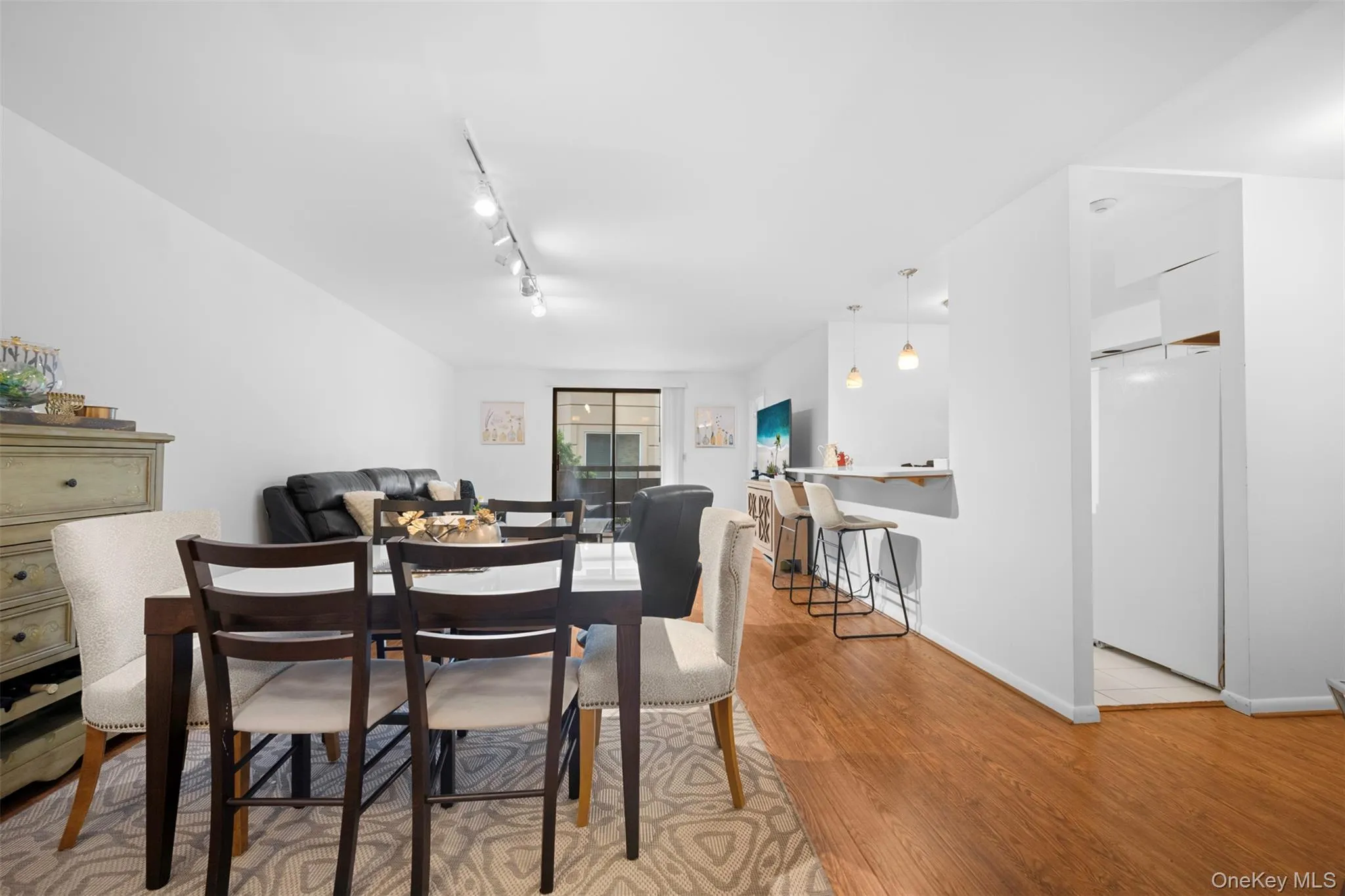 141 Great Neck Road, North Hempstead, NY, 2 Bedrooms Bedrooms, 4 Rooms Rooms,1 BathroomBathrooms,Residential Lease,For Rent,Great Neck,0,1039741 141 Great Neck Road, North Hempstead, NY, 2 Bedrooms Bedrooms, 4 Rooms Rooms,1 BathroomBathrooms,Residential Lease,For Rent,Great Neck,0,1039741
