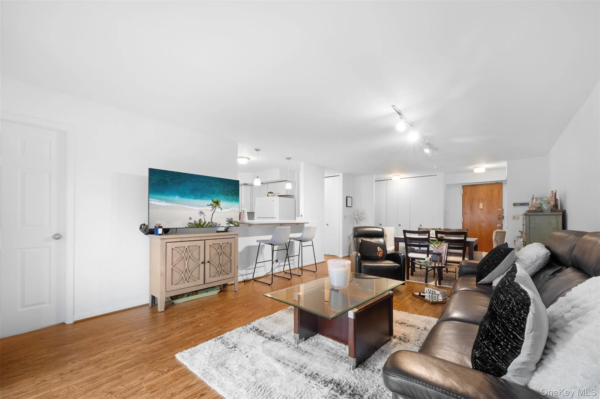 141 Great Neck Road, North Hempstead, NY, 2 Bedrooms Bedrooms, 4 Rooms Rooms,1 BathroomBathrooms,Residential Lease,For Rent,Great Neck,0,1039741 141 Great Neck Road, North Hempstead, NY, 2 Bedrooms Bedrooms, 4 Rooms Rooms,1 BathroomBathrooms,Residential Lease,For Rent,Great Neck,0,1039741