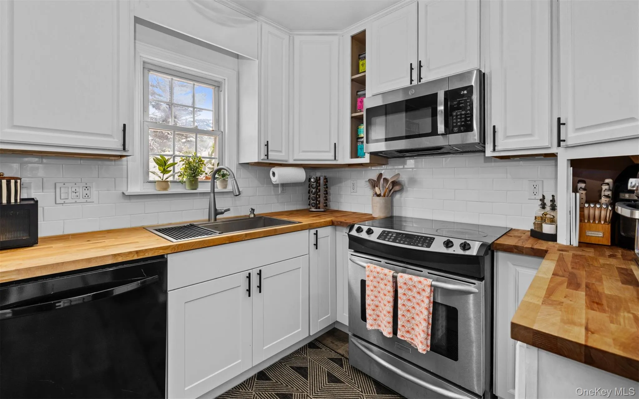 194 Neck Road, Huntington, NY, 3 Bedrooms Bedrooms, 12 Rooms Rooms,2 BathroomsBathrooms,Residential,For Rent,Neck,0,1039742 194 Neck Road, Huntington, NY, 3 Bedrooms Bedrooms, 12 Rooms Rooms,2 BathroomsBathrooms,Residential,For Rent,Neck,0,1039742