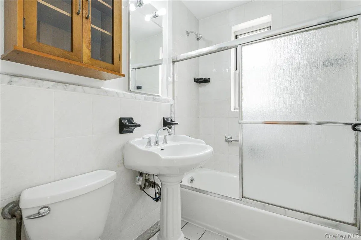 82-40 Austin Street, New York, NY, 2 Bedrooms Bedrooms, 5 Rooms Rooms,1 BathroomBathrooms,Residential,For Rent,Austin,0,1039745 82-40 Austin Street, New York, NY, 2 Bedrooms Bedrooms, 5 Rooms Rooms,1 BathroomBathrooms,Residential,For Rent,Austin,0,1039745
