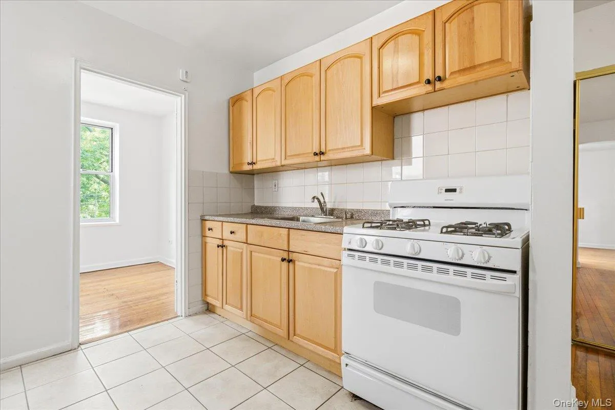 82-40 Austin Street, New York, NY, 2 Bedrooms Bedrooms, 5 Rooms Rooms,1 BathroomBathrooms,Residential,For Rent,Austin,0,1039745 82-40 Austin Street, New York, NY, 2 Bedrooms Bedrooms, 5 Rooms Rooms,1 BathroomBathrooms,Residential,For Rent,Austin,0,1039745